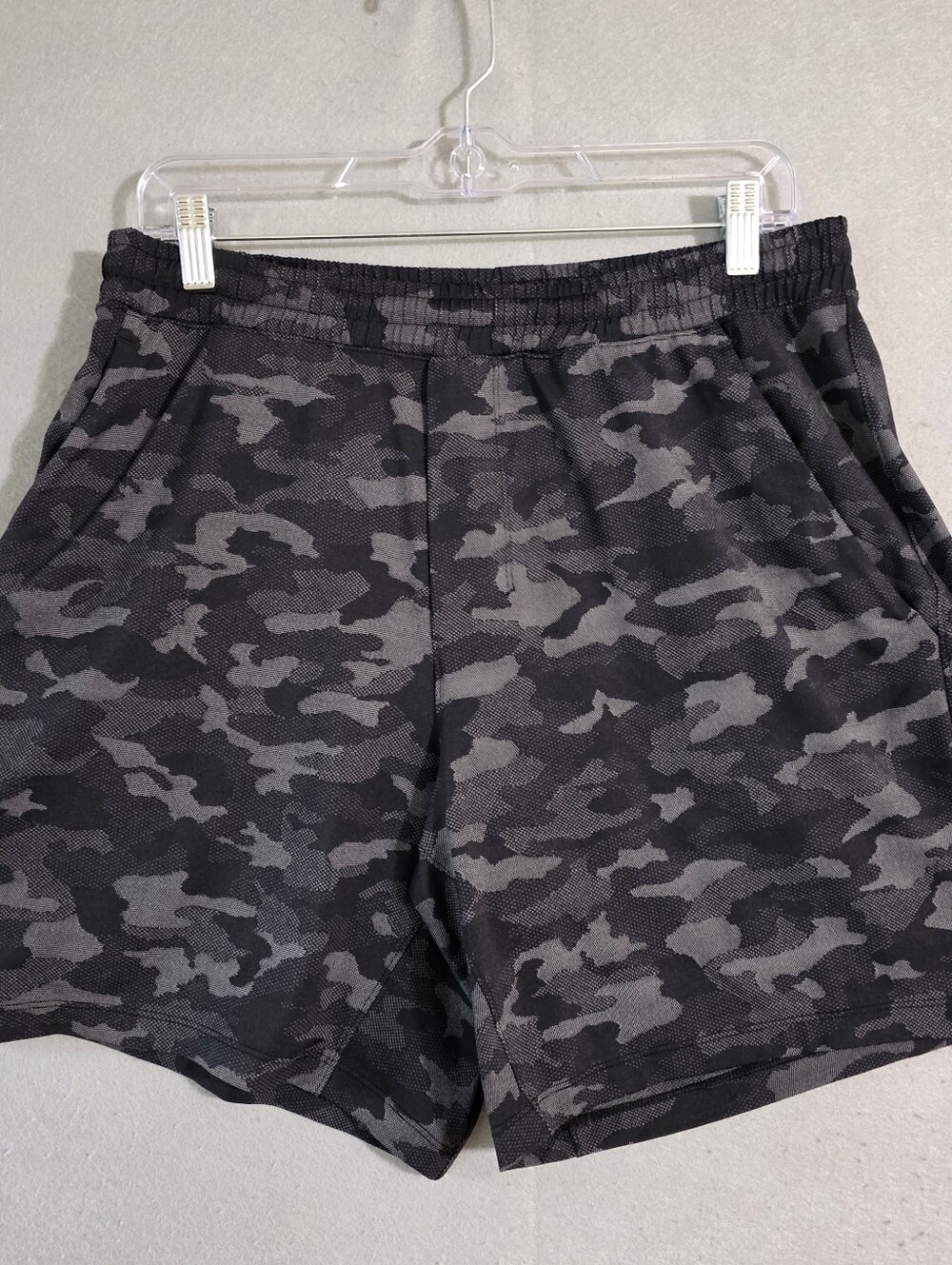 Lululemon Mens 7" Black Camo Pace Breaker Linerless Shorts LM7ANES Size Large